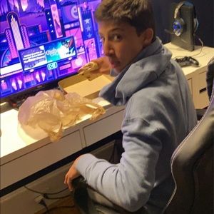 Meet your Posher, Ethan